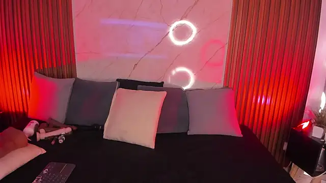 Emiilycollins online show from March 5, 2025, 10:43 pm