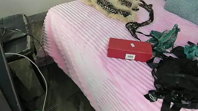 LIZ HOLMES online show from September 16, 2025, 10:49 am