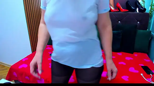 Lilly hott online show from October 14, 2025, 6:41 pm