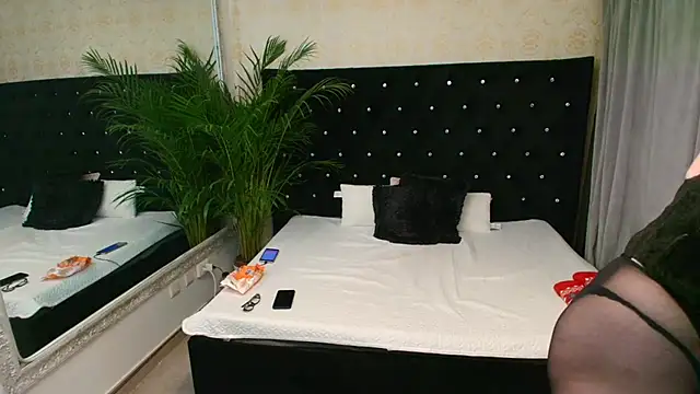 Lilly hott online show from January 15, 2026, 7:28 pm