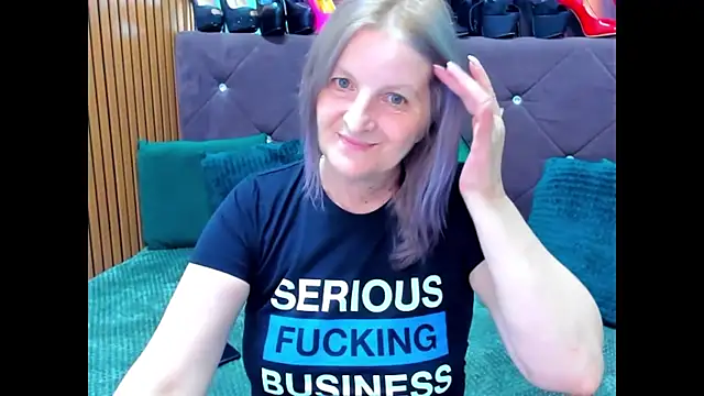 Lilly hott online show from September 12, 2025, 7:13 pm