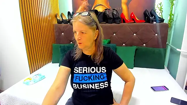 Lilly hott online show from September 18, 2025, 6:11 pm