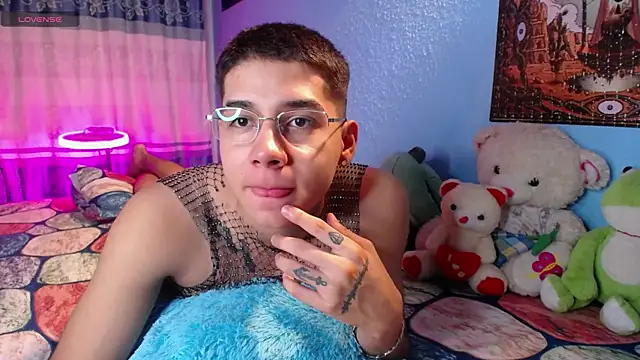 mexican cum online show from April 28, 2026, 1:04 am