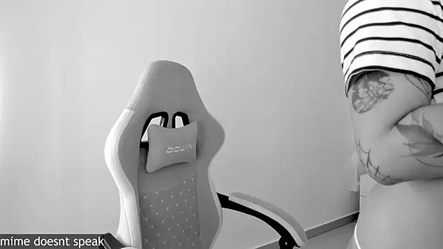 Adria ross online show from September 20, 2025, 1:38 pm