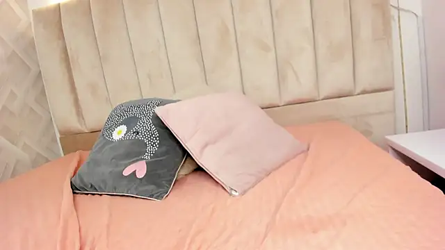 Anniie Queen online show from February 26, 2026, 3:17 am