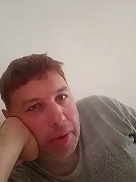 Snapshot of Olandese2682@xh chatting on April 25, 2026, 7:44 am Olandese2682xh online show from April 25, 2026, 7:44 am