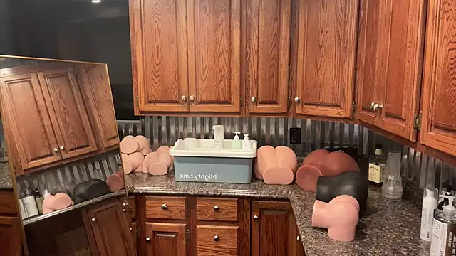 AlphaZack 14 online show from February 13, 2025, 1:15 pm