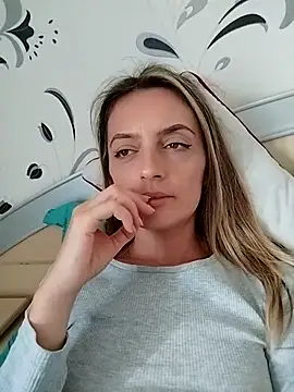 SophyGirl online show from September 26, 2025, 12:34 pm