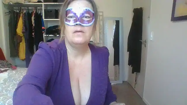 blueblush online show from December 3, 2024, 8:22 am