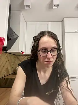 Snapshot of MartiniiSelenna chatting on February 8, 2026, 6:44 am MartiniiSelenna online show from February 8, 2026, 6:44 am