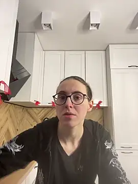 Snapshot of MartiniiSelenna chatting on February 3, 2026, 10:09 am MartiniiSelenna online show from February 3, 2026, 10:09 am