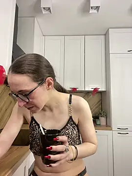 MartiniiSelenna online show from April 9, 2026, 5:53 am