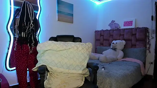 ladyrd1 online show from March 21, 2025, 9:45 am