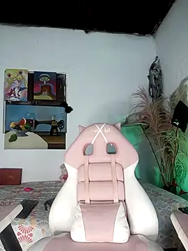 lovely kitt online show from March 18, 2026, 2:48 am