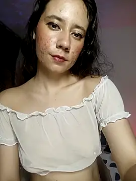 lovely kitt online show from October 29, 2025, 1:26 am