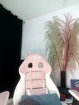 lovely kitt online show from February 3, 2026, 3:15 am