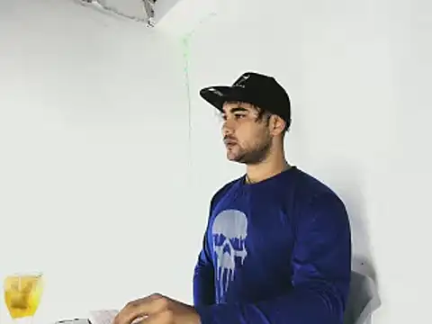 Sebas-hott online show from September 29, 2025, 11:43 pm