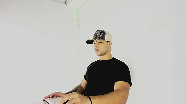 Sebas-hott online show from September 24, 2025, 10:16 pm