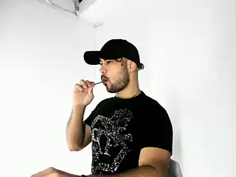 Sebas-hott online show from October 18, 2025, 10:23 pm