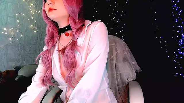 Teasing Molly online show from January 3, 2025, 2:08 pm