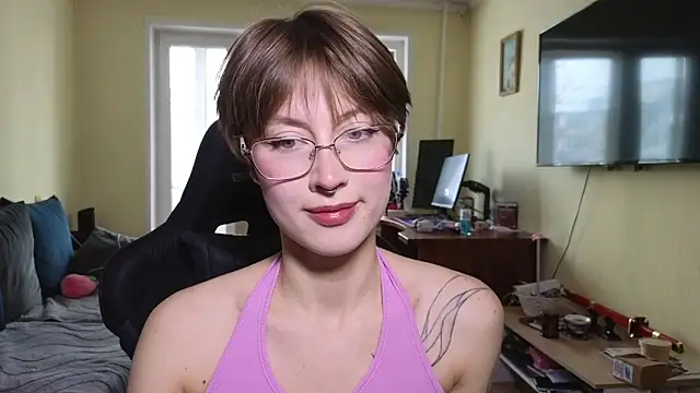 MalvinaBlum online show from April 16, 2026, 5:41 am