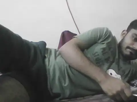 aditya2004  online show from December 3, 2025, 9:09 am