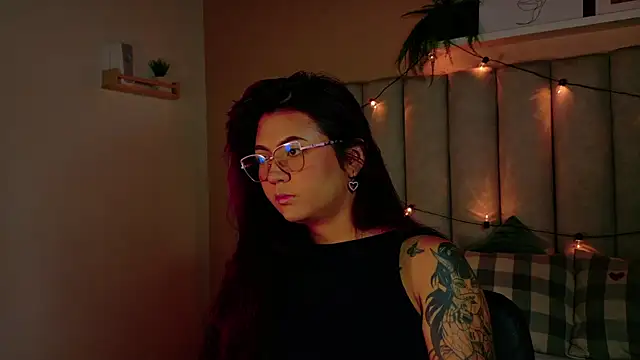 alaia-rogers online show from December 22, 2025, 11:43 am