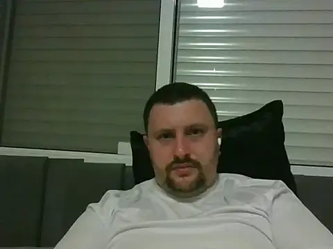 tropical guy90 online show from March 23, 2026, 4:12 am
