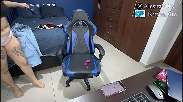 Ales Kitten online show from October 13, 2025, 6:09 pm