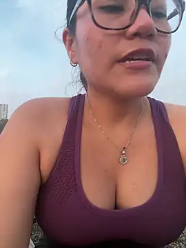 ZUCAAT online show from March 5, 2025, 11:38 pm