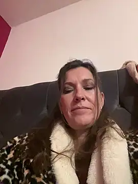 Lwhite1 online show from April 16, 2026, 10:23 pm