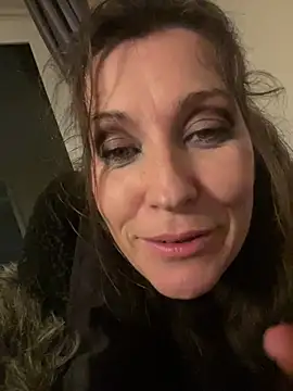 Lwhite1 online show from April 3, 2026, 11:55 pm