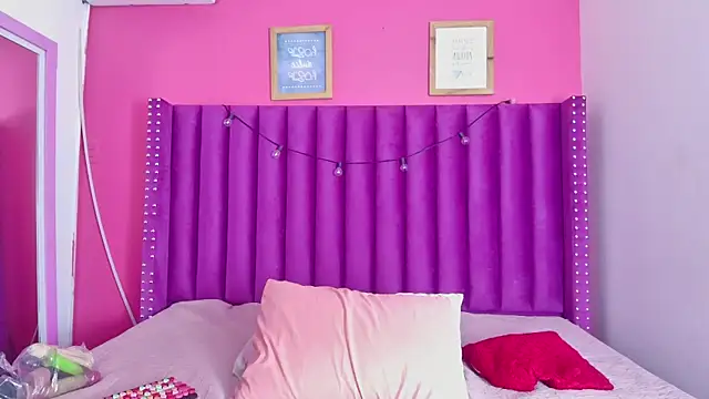 littleebonny online show from November 19, 2025, 12:38 pm