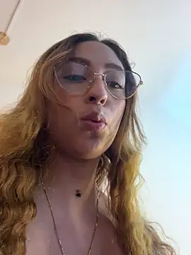 Snapshot of emily_parkerr chatting on April 20, 2026, 7:26 pm emily parkerr online show from April 20, 2026, 7:26 pm