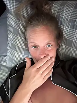 vixendoll87 online show from February 21, 2025, 6:04 pm