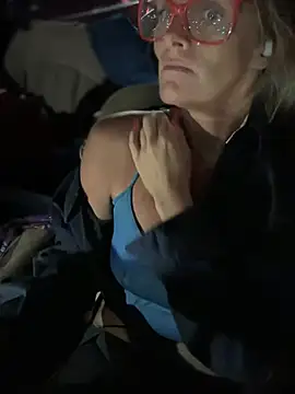 vixendoll87 online show from March 23, 2025, 12:58 am