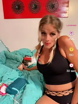 Snapshot of vixendoll87 chatting on July 27, 2026, 1:12 am vixendoll87 online show from July 27, 2026, 1:12 am