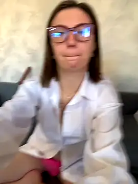 BeatriceTender online show from October 13, 2025, 9:11 am