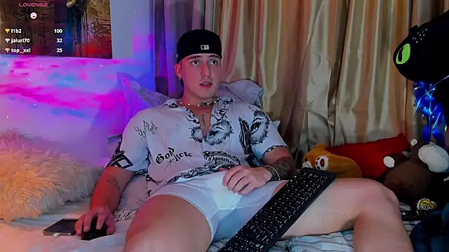 liam oficial02 online show from September 12, 2025, 4:01 am