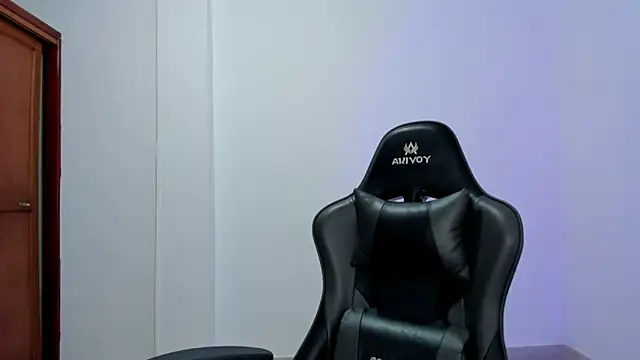 avellanatammy online show from December 23, 2025, 1:27 am