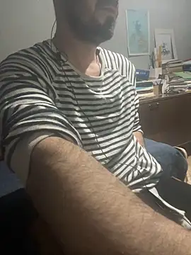 giorgakaci69 online show from April 20, 2026, 9:27 pm