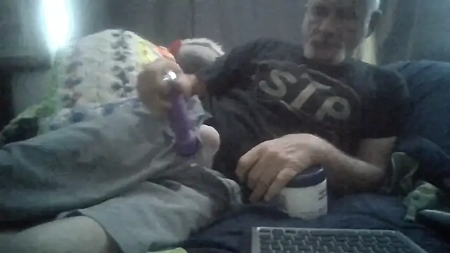 Snapshot of den-rock4u chatting on November 5, 2025, 3:04 pm den-rock4u online show from November 5, 2025, 3:04 pm