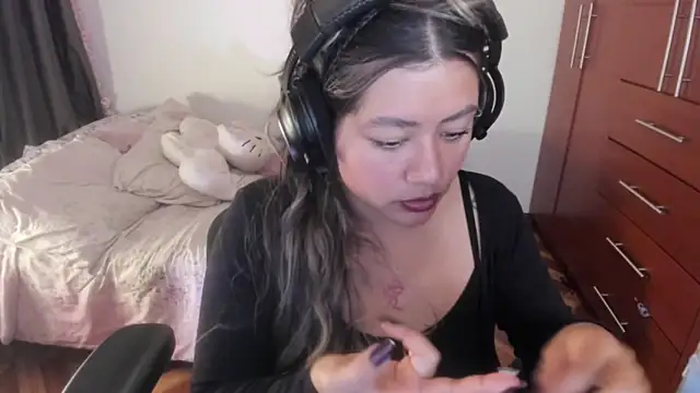 StephaniFox online show from December 14, 2025, 11:10 pm