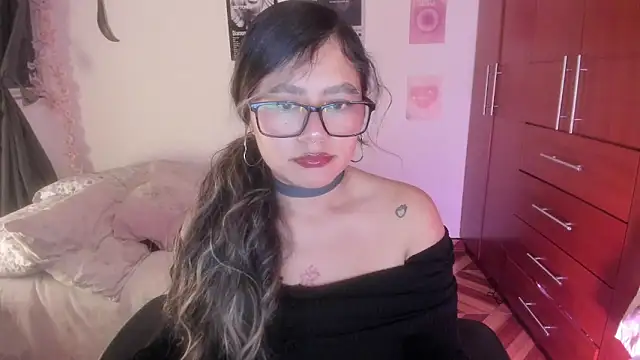 StephaniFox online show from December 19, 2025, 1:42 am