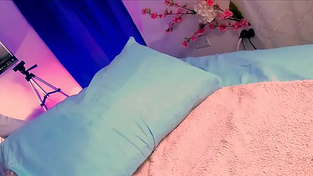 roberts kloe online show from September 14, 2025, 4:40 pm