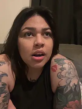 Snapshot of miacanela_xo chatting on April 21, 2026, 2:03 am miacanela xo online show from April 21, 2026, 2:03 am