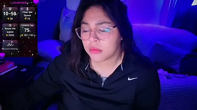 Snapshot of miacanela_xo chatting on February 1, 2026, 2:10 am miacanela xo online show from February 1, 2026, 2:10 am