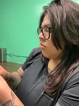 miacanela xo online show from April 15, 2026, 3:23 am