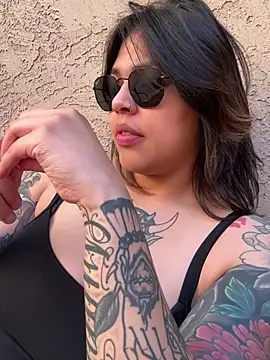 miacanela xo online show from March 11, 2025, 12:00 am