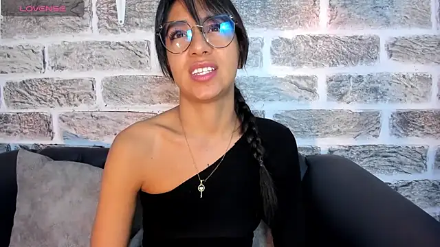 Tamaraakins online show from March 10, 2025, 3:52 pm